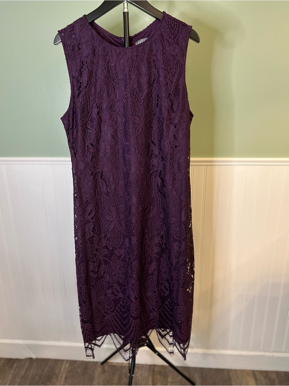 Sharagano Plum Lace Sleeveless Shift Dress. Size 14